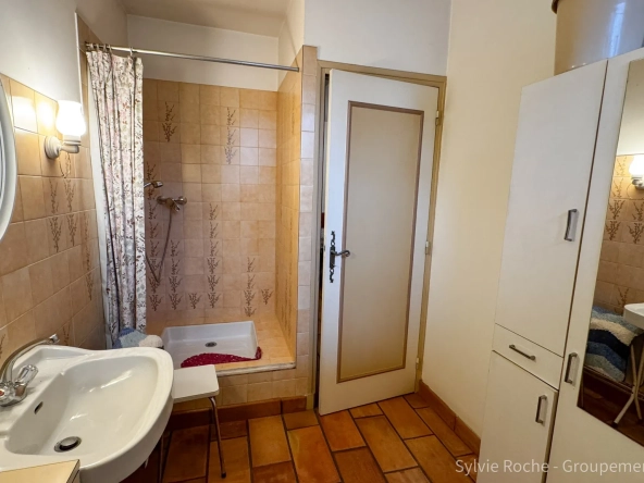 Maison de caractère à Piolenc de 175 m² avec jardin et dépendances 