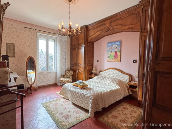 Maison de caractère à Piolenc de 175 m² avec jardin et dépendances 