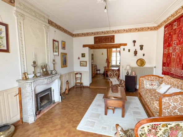 Maison de caractère à Piolenc de 175 m² avec jardin et dépendances 