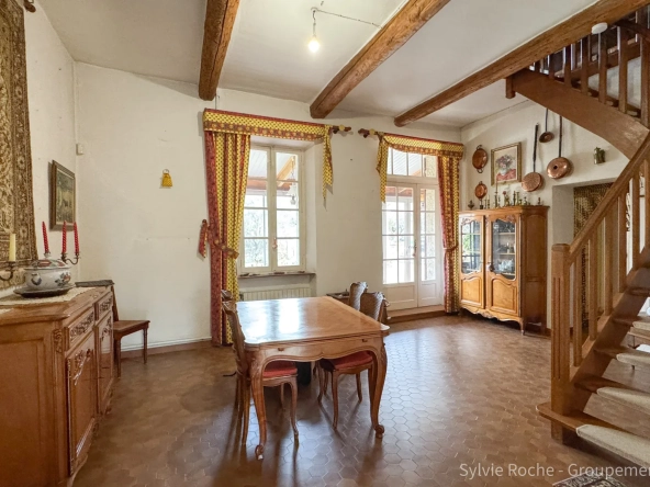 Maison de caractère à Piolenc de 175 m² avec jardin et dépendances 
