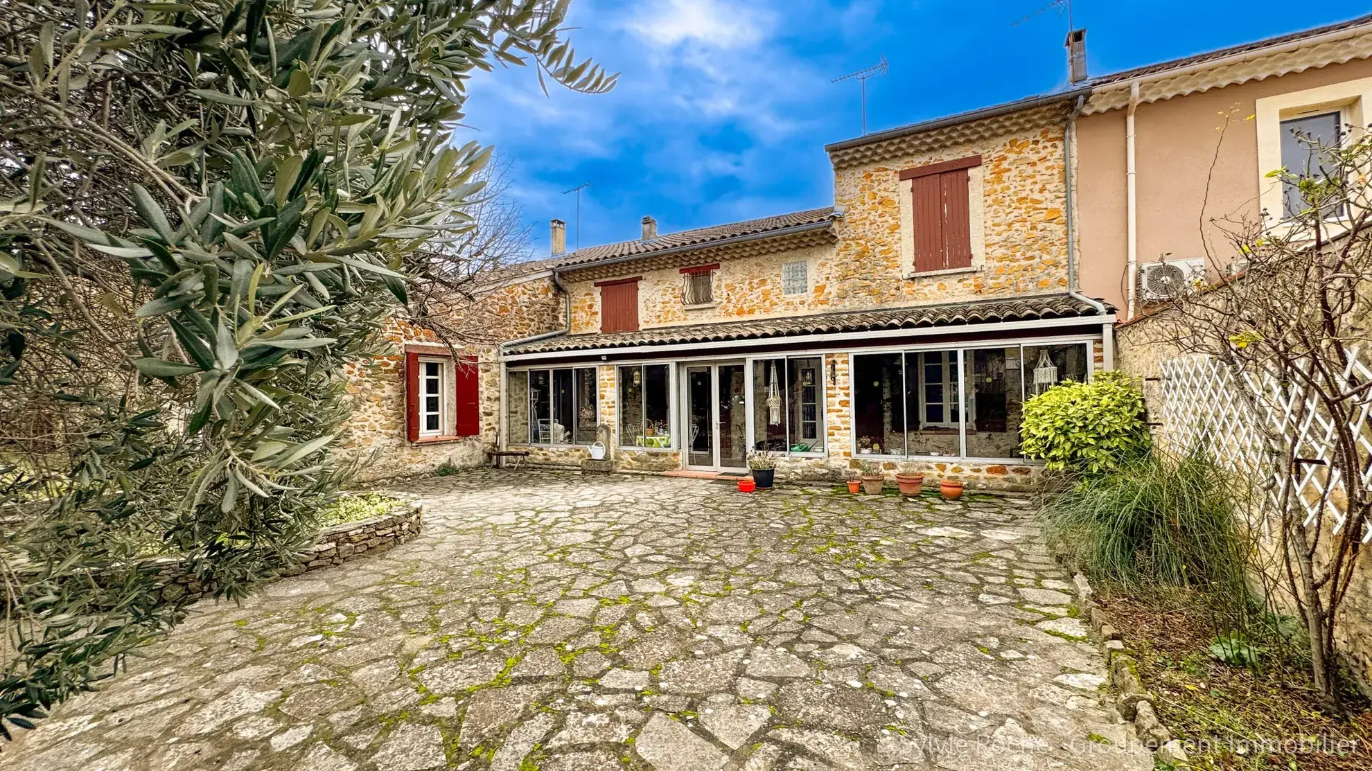 Maison de caractère à Piolenc de 175 m² avec jardin et dépendances 