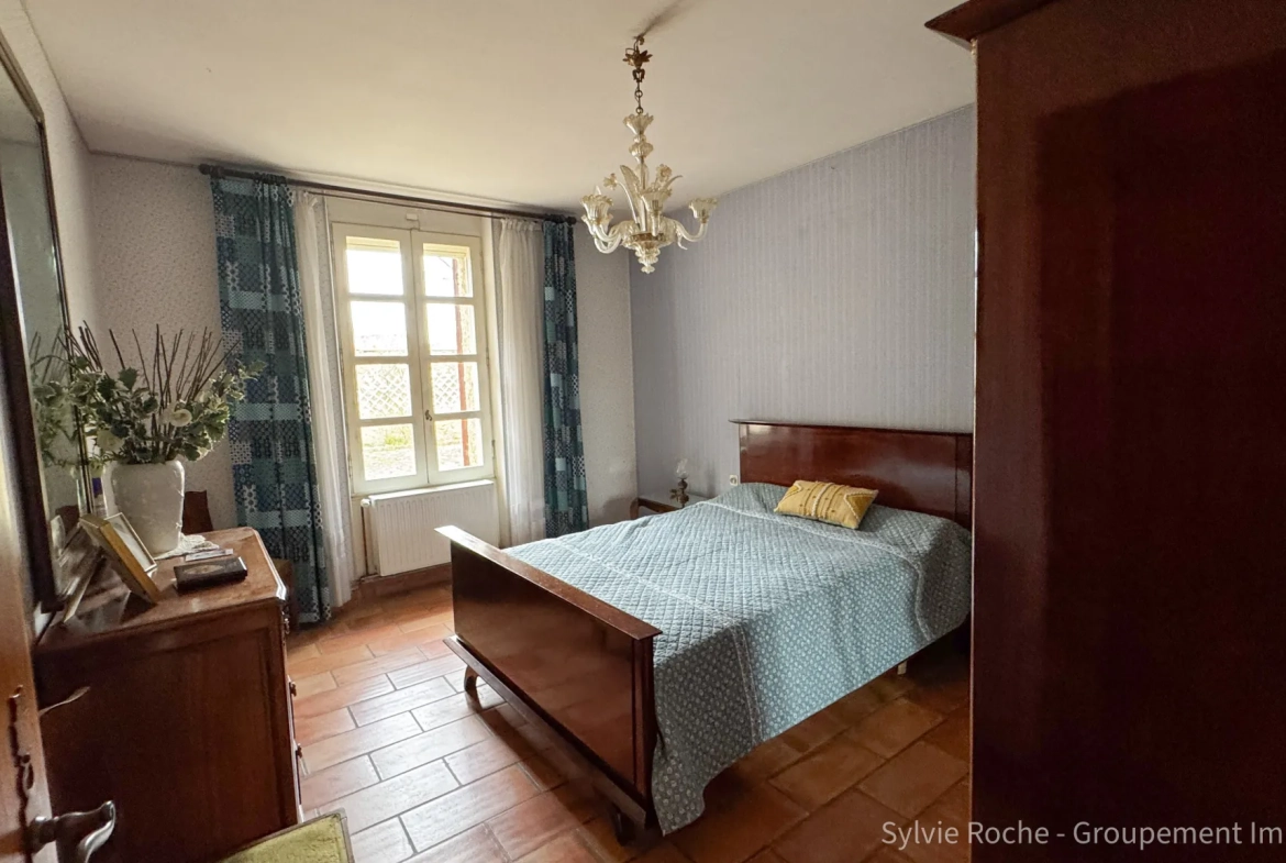 Maison de caractère à Piolenc de 175 m² avec jardin et dépendances 