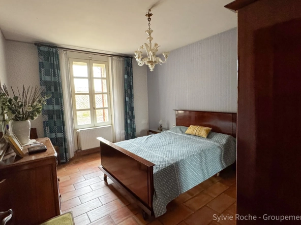 Maison de caractère à Piolenc de 175 m² avec jardin et dépendances 