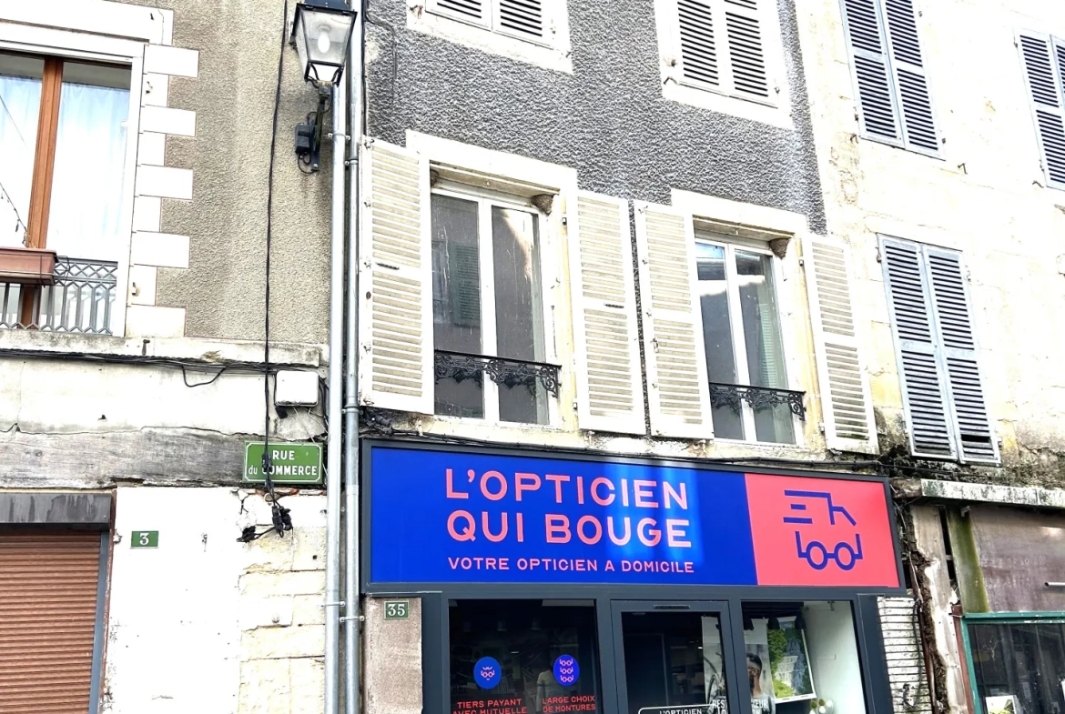 Maison de village avec cour privative et murs commerciaux loués en Nièvre 