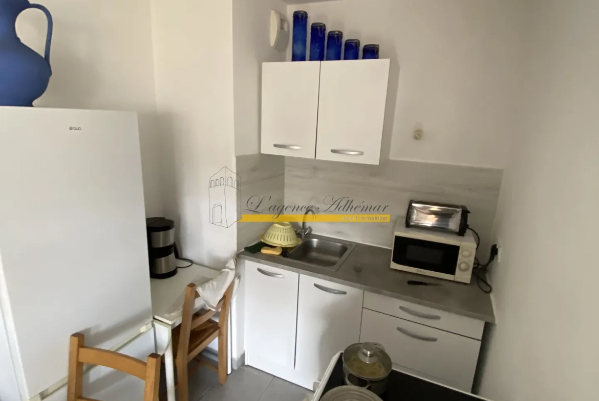 Appartement T2 loué à Montélimar, résidence sécurisée avec balcon et parking 
