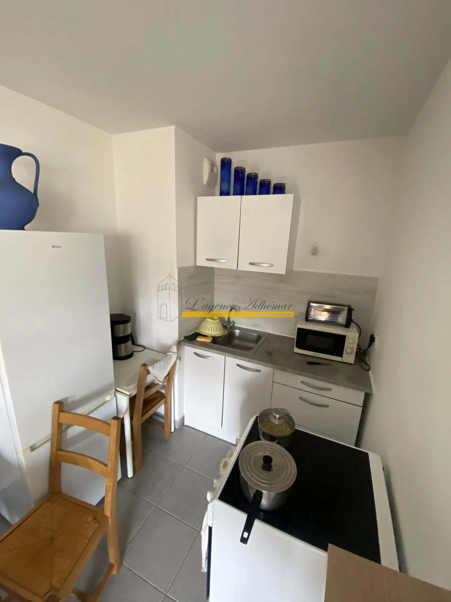 Appartement T2 loué à Montélimar, résidence sécurisée avec balcon et parking 