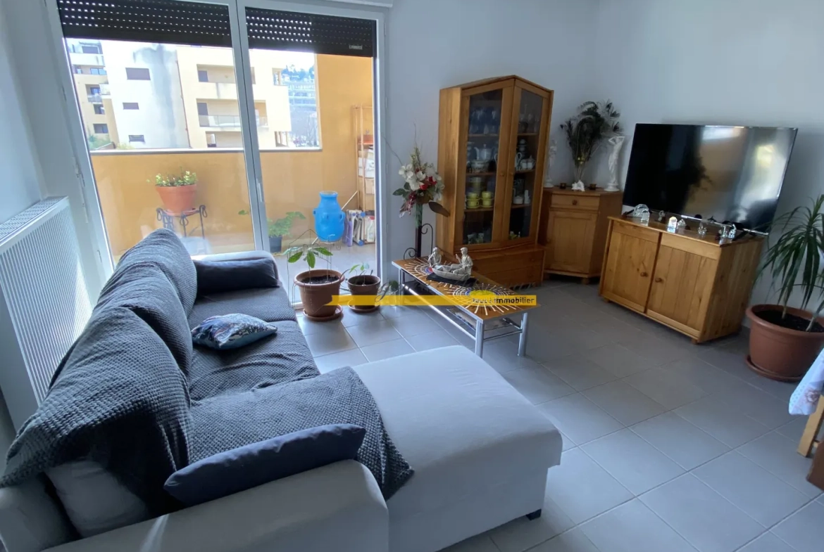 Appartement T2 loué à Montélimar, résidence sécurisée avec balcon et parking 
