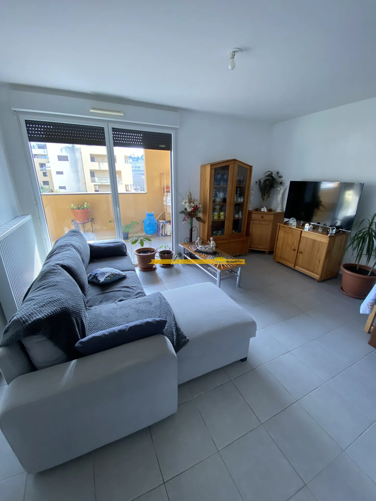 Appartement T2 loué à Montélimar, résidence sécurisée avec balcon et parking 