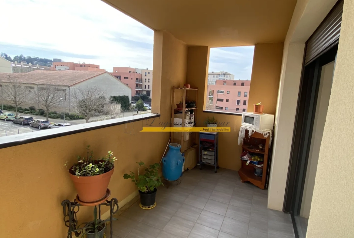 Appartement T2 loué à Montélimar, résidence sécurisée avec balcon et parking 