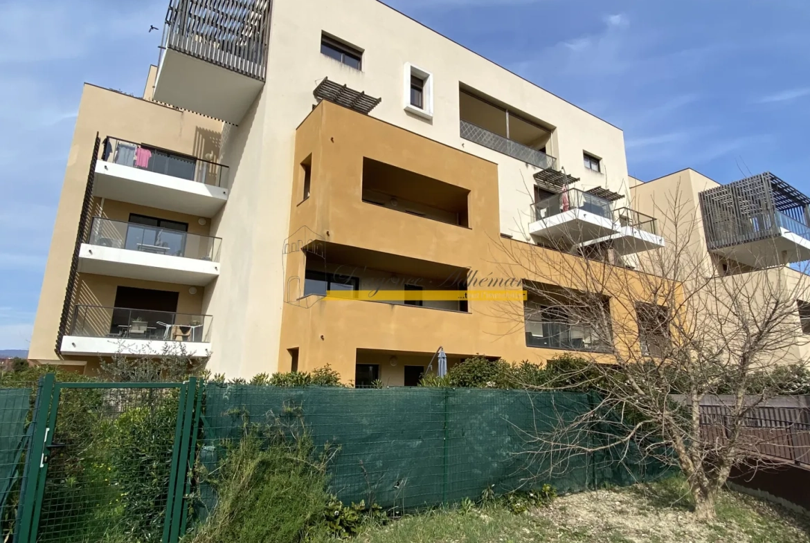 Appartement T2 loué à Montélimar, résidence sécurisée avec balcon et parking 
