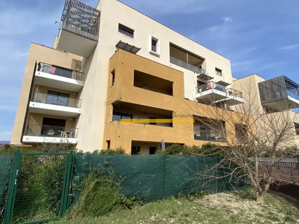 Appartement T2 loué à Montélimar, résidence sécurisée avec balcon et parking