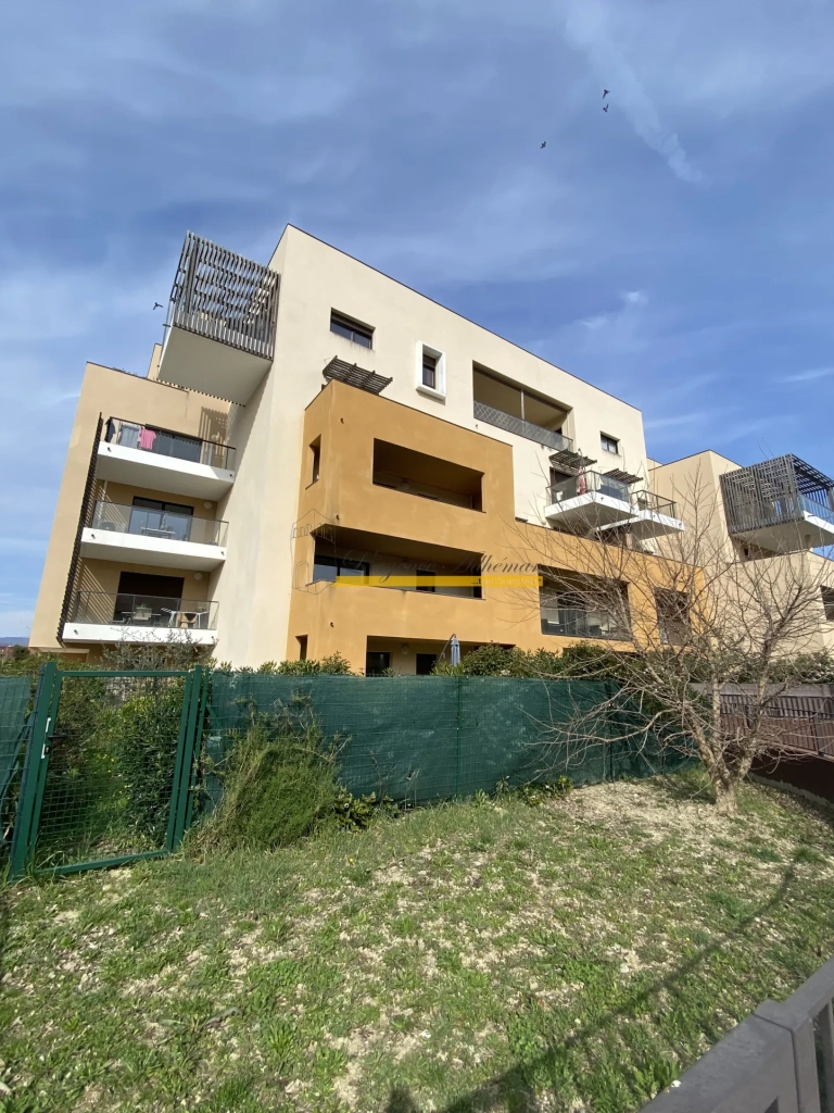 Appartement T2 loué à Montélimar, résidence sécurisée avec balcon et parking
