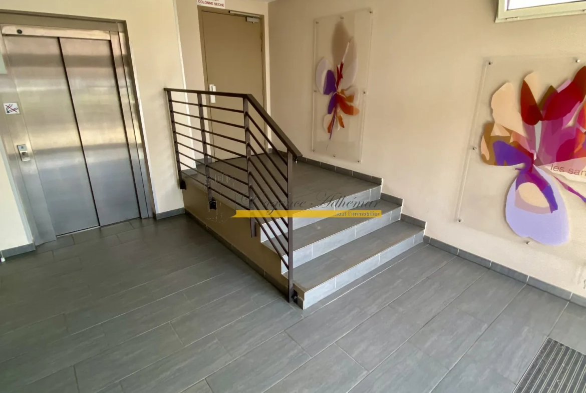 Appartement T2 loué à Montélimar, résidence sécurisée avec balcon et parking 