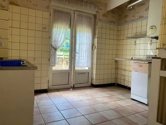 Appartement à vendre à Algrange – 4 chambres, jardin, garage, potentiel à saisir 