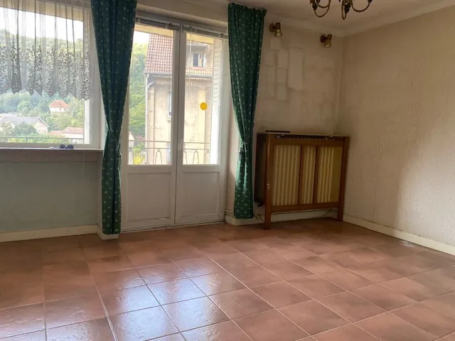 Appartement à vendre à Algrange – 4 chambres, jardin, garage, potentiel à saisir 