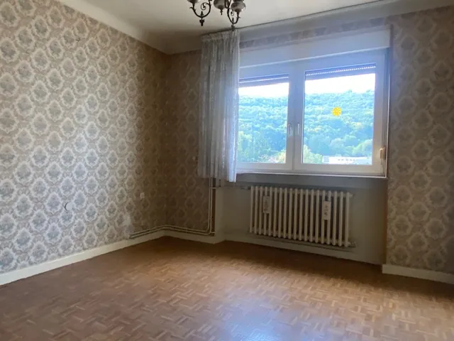 Appartement à vendre à Algrange – 4 chambres, jardin, garage, potentiel à saisir 
