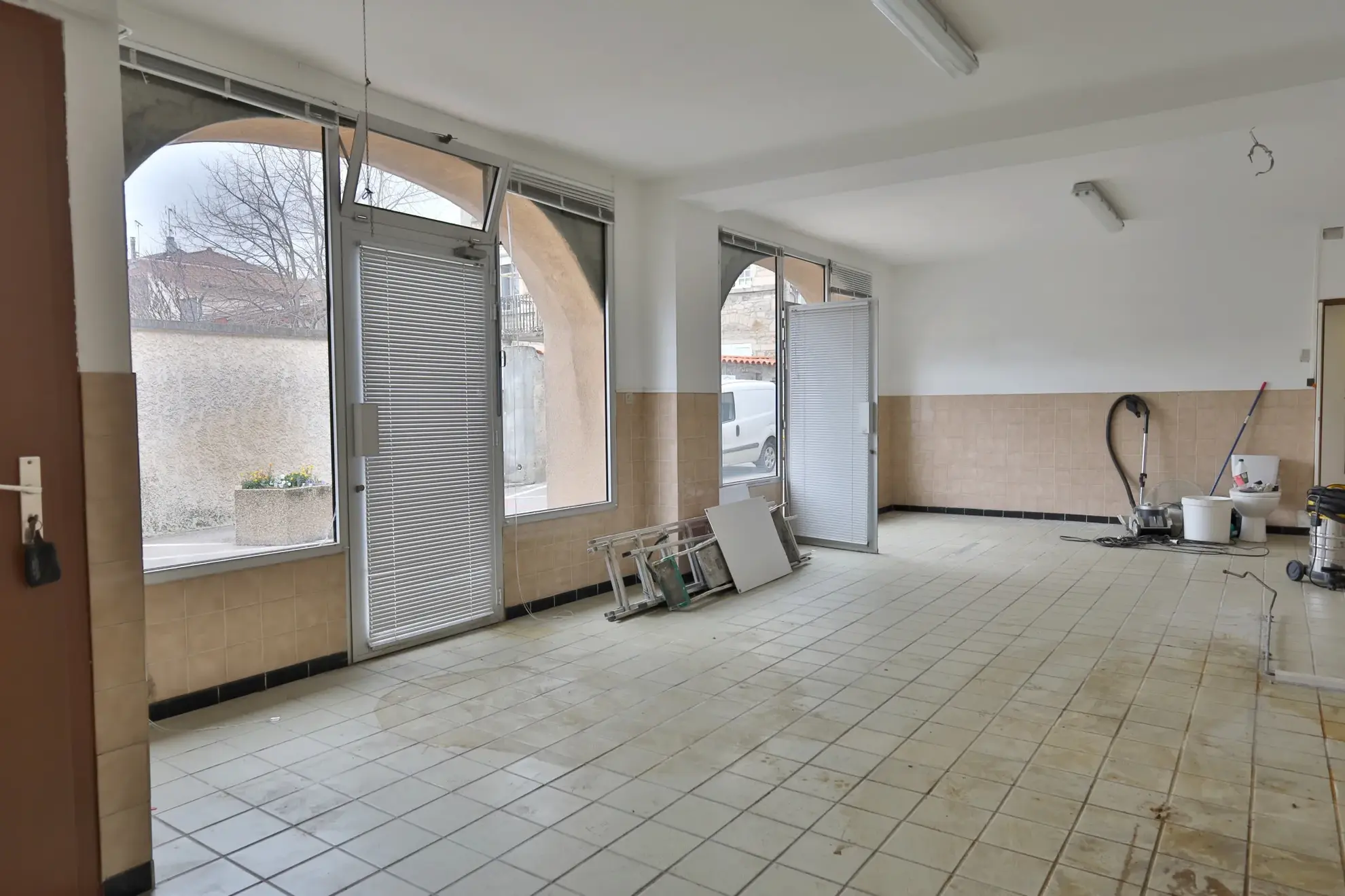 Local commercial de 46 m² à vendre au centre d'Heyrieux 