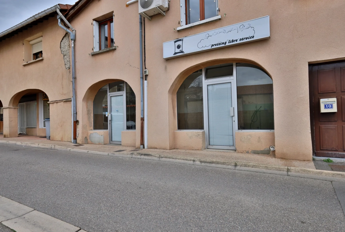 Local commercial de 46 m² à vendre au centre d'Heyrieux 