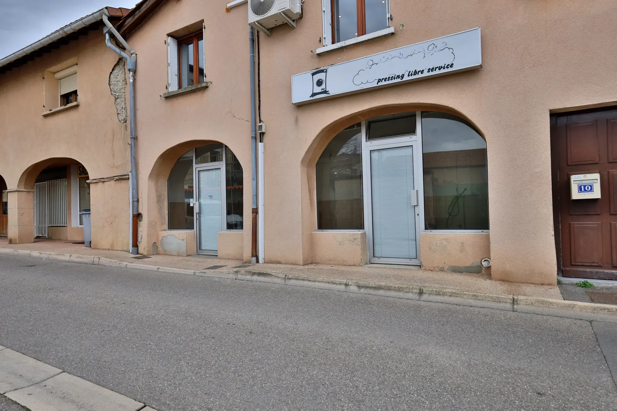 Local commercial de 46 m² à vendre au centre d'Heyrieux 