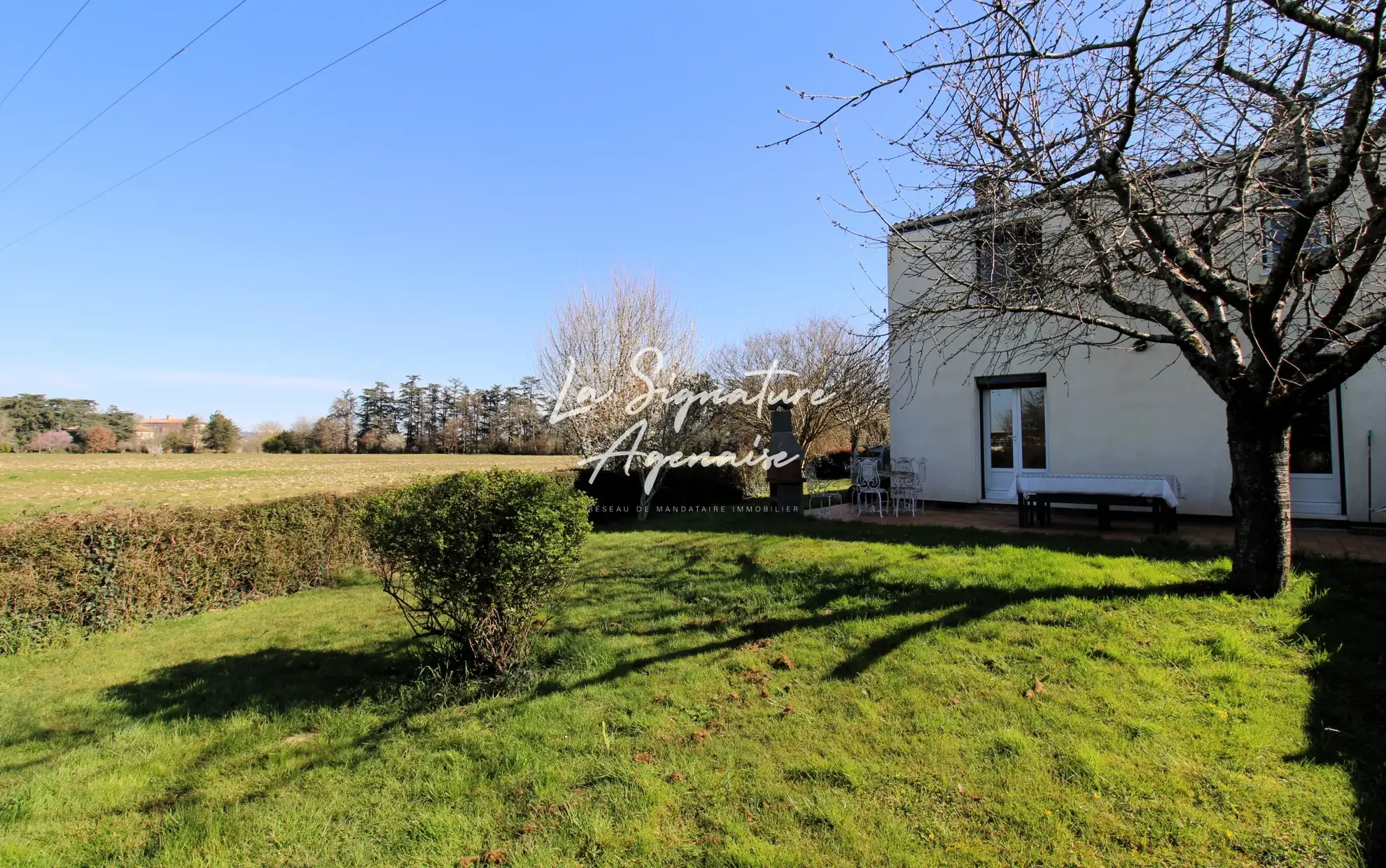 Maison de 105m² avec 3 chambres, jardin clos et rénovations récentes à Le Passage 