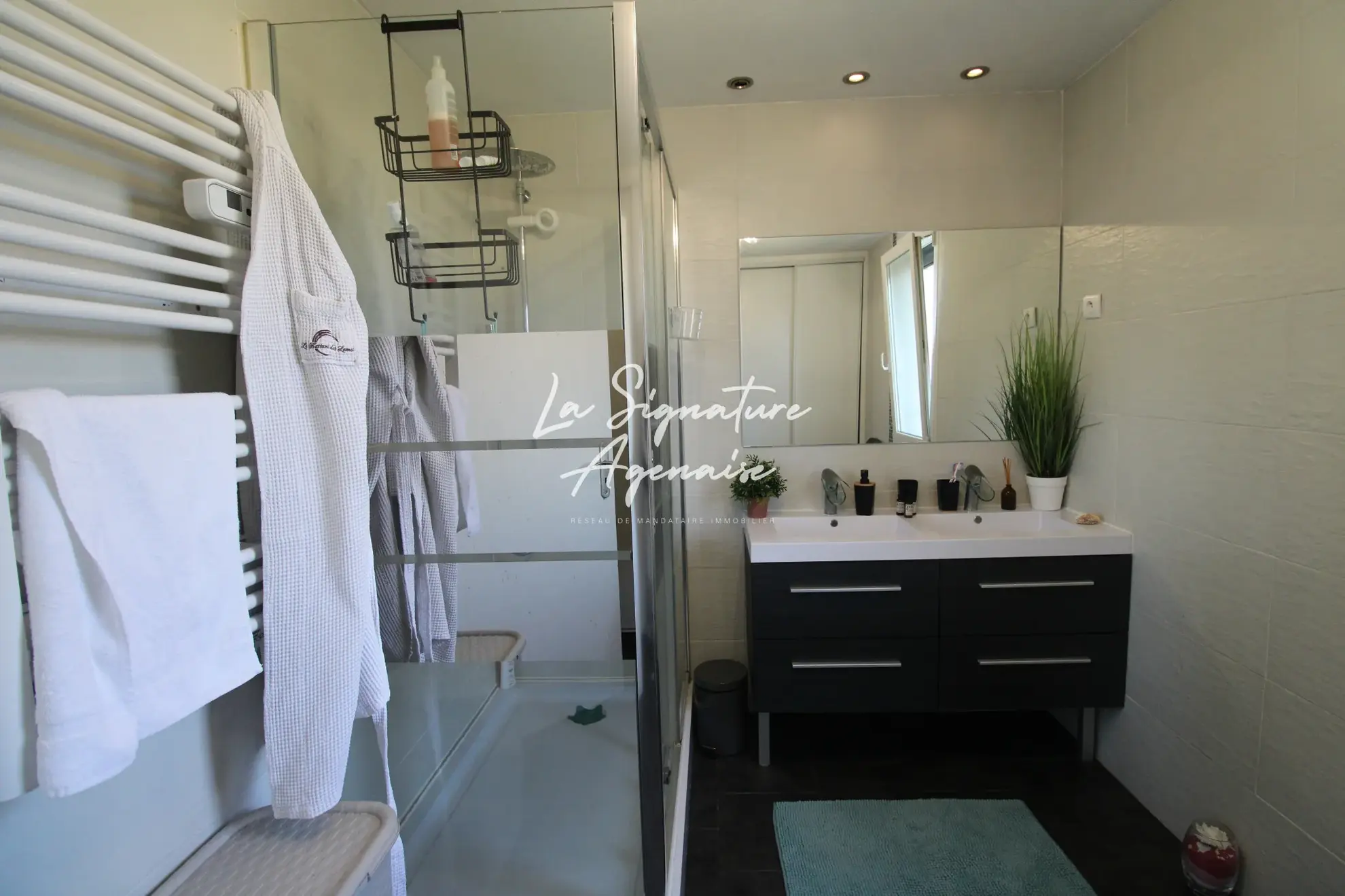 Maison de 105m² avec 3 chambres, jardin clos et rénovations récentes à Le Passage 