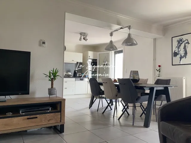 Maison de 105m² avec 3 chambres, jardin clos et rénovations récentes à Le Passage 