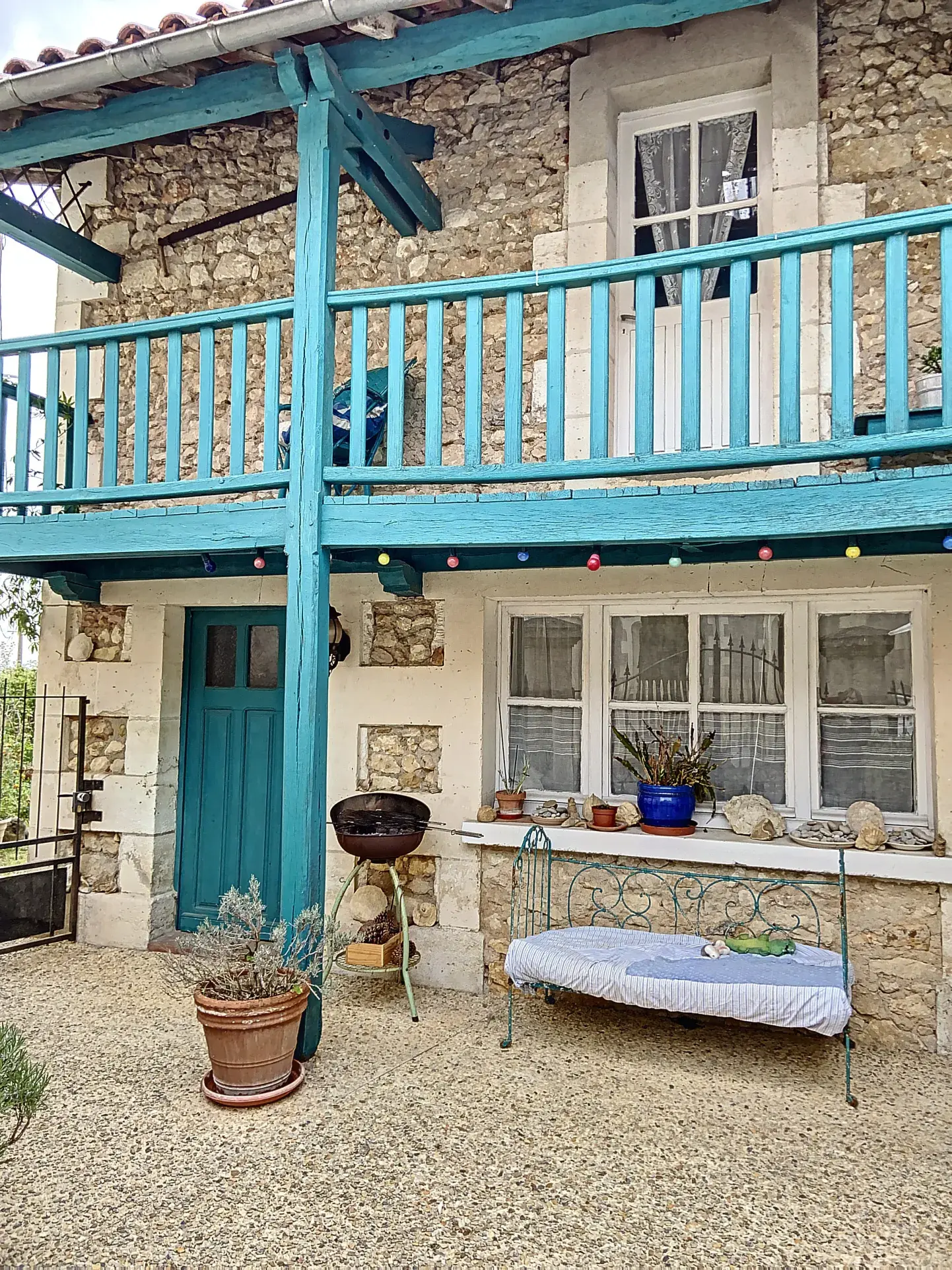 Belle maison en pierre de 150 m² avec gîte et terrain à Bourrou 