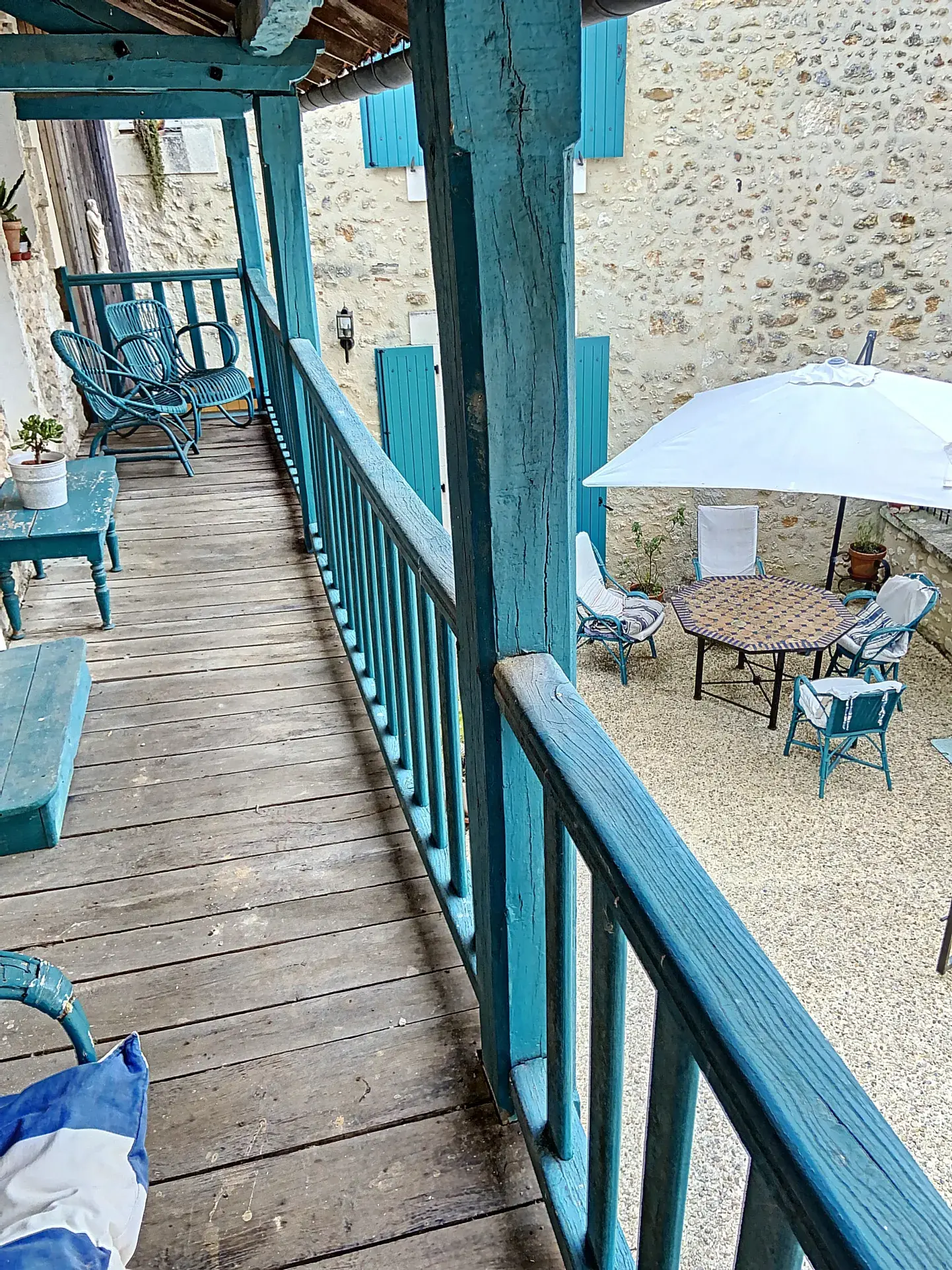 Belle maison en pierre de 150 m² avec gîte et terrain à Bourrou 