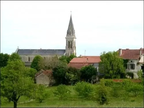 Belle maison en pierre de 150 m² avec gîte et terrain à Bourrou 