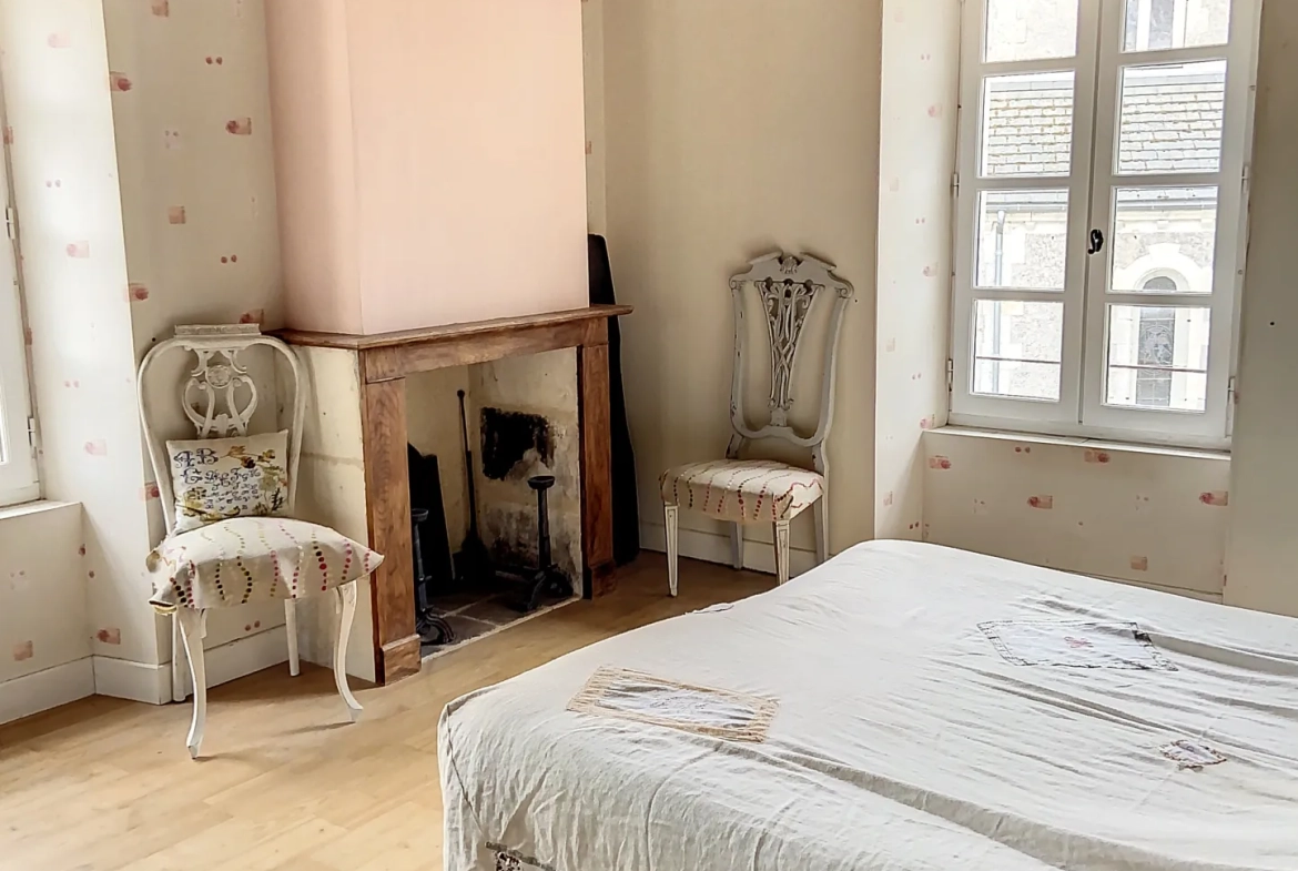 Belle maison en pierre de 150 m² avec gîte et terrain à Bourrou 