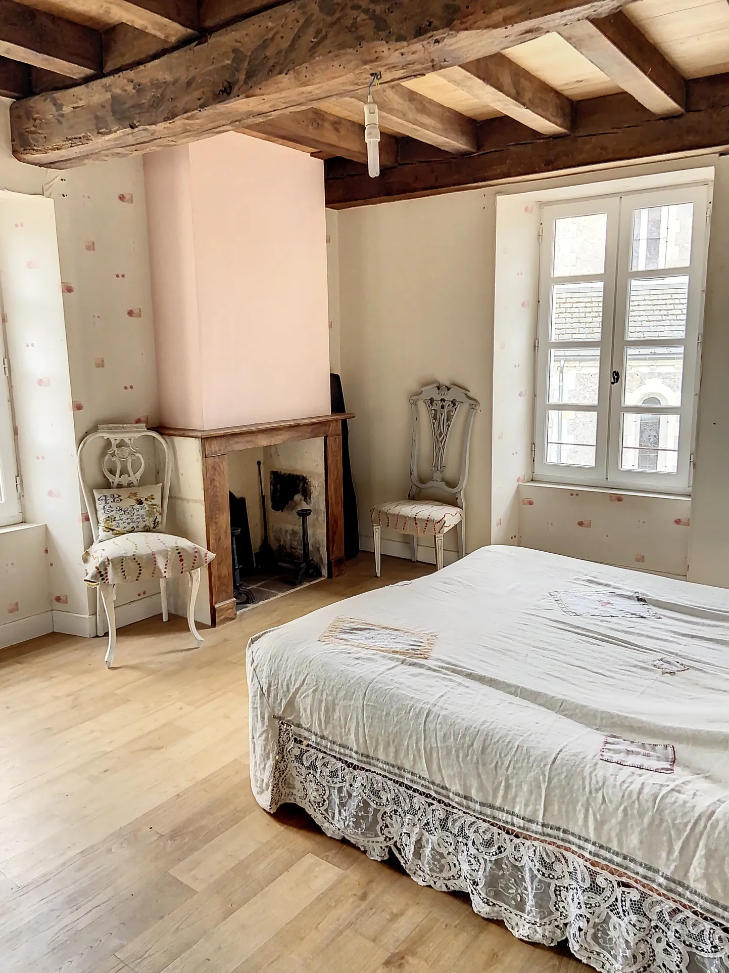 Belle maison en pierre de 150 m² avec gîte et terrain à Bourrou 