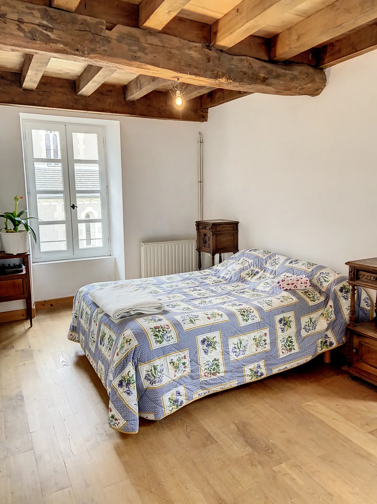 Belle maison en pierre de 150 m² avec gîte et terrain à Bourrou 