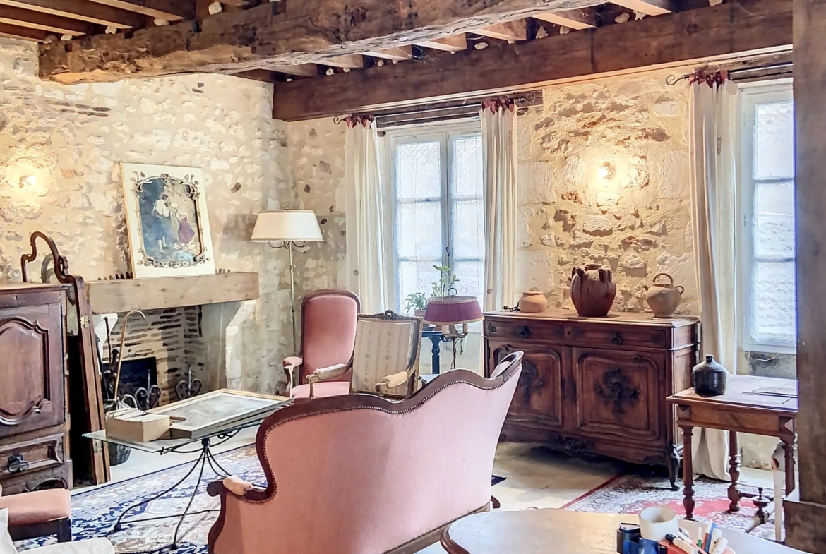 Belle maison en pierre de 150 m² avec gîte et terrain à Bourrou 