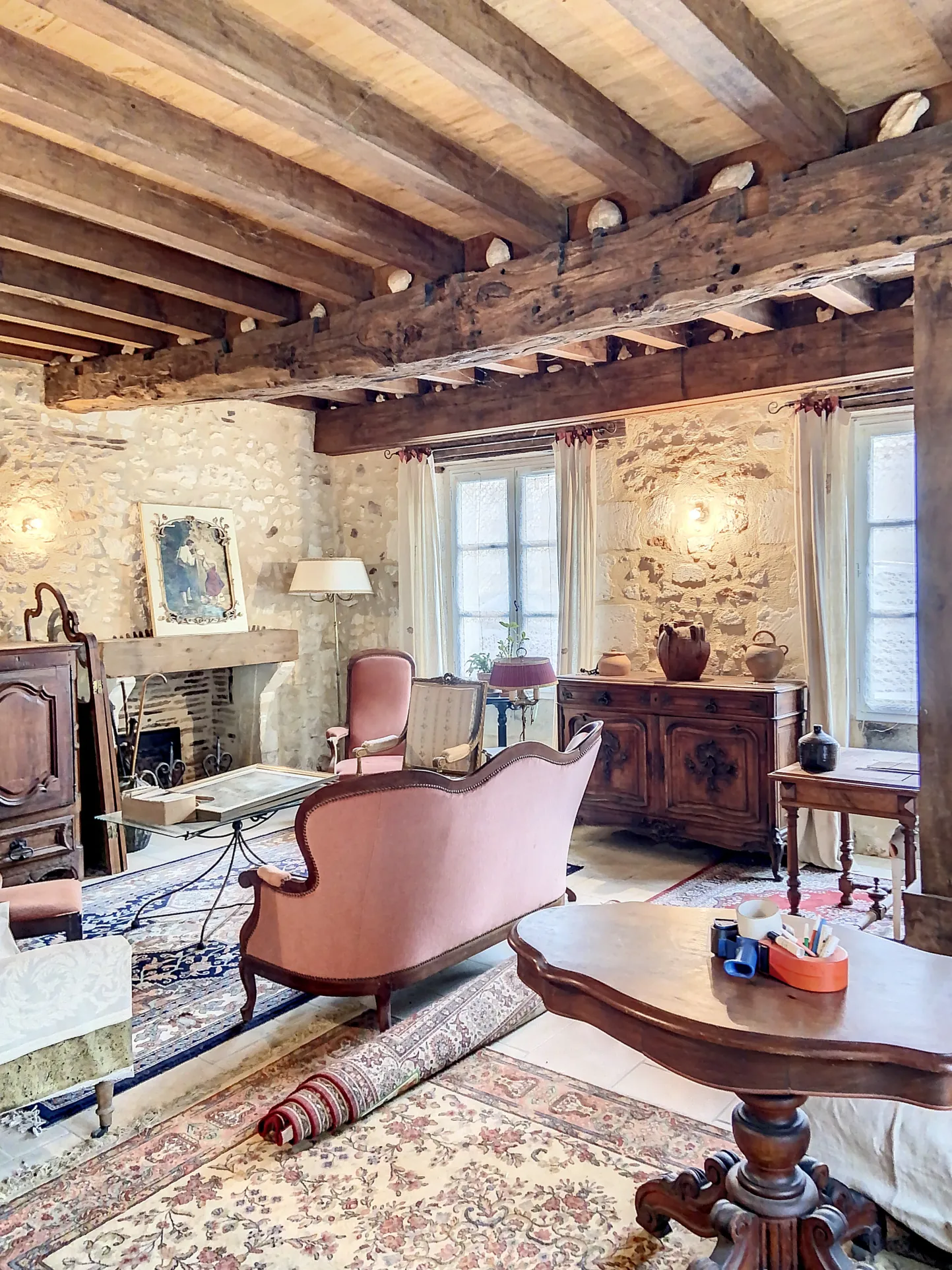 Belle maison en pierre de 150 m² avec gîte et terrain à Bourrou 