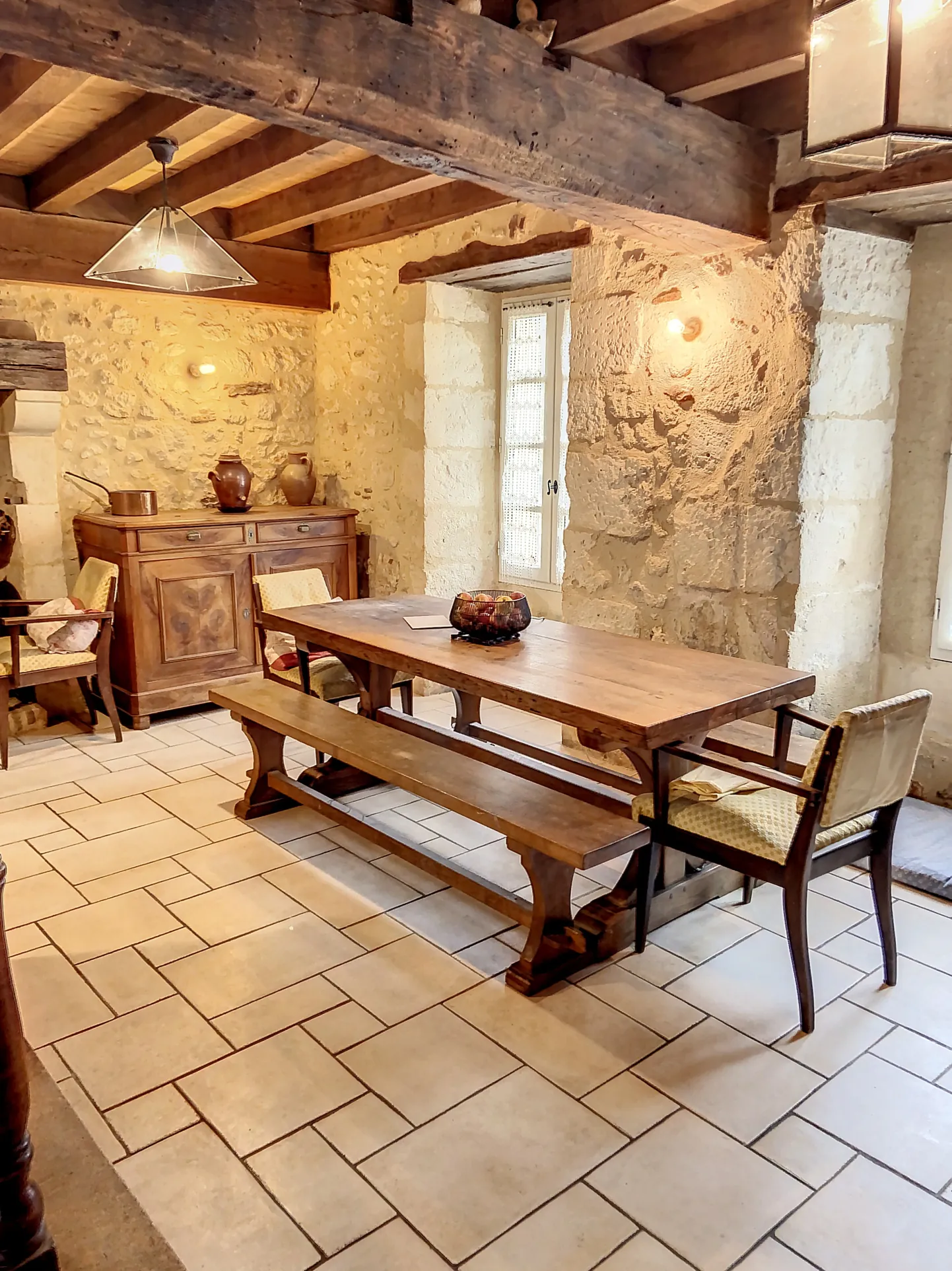 Belle maison en pierre de 150 m² avec gîte et terrain à Bourrou 