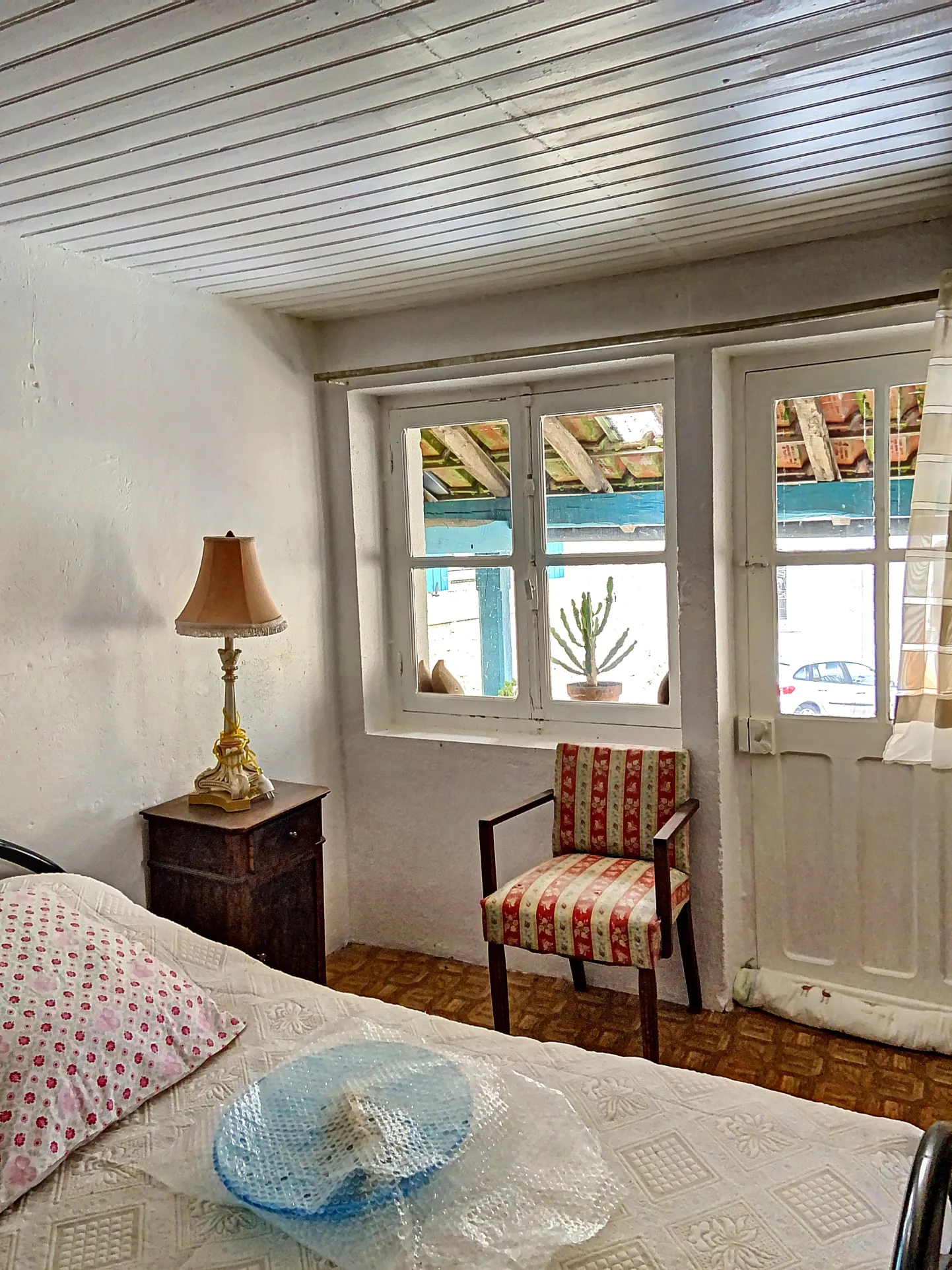 Belle maison en pierre de 150 m² avec gîte et terrain à Bourrou 