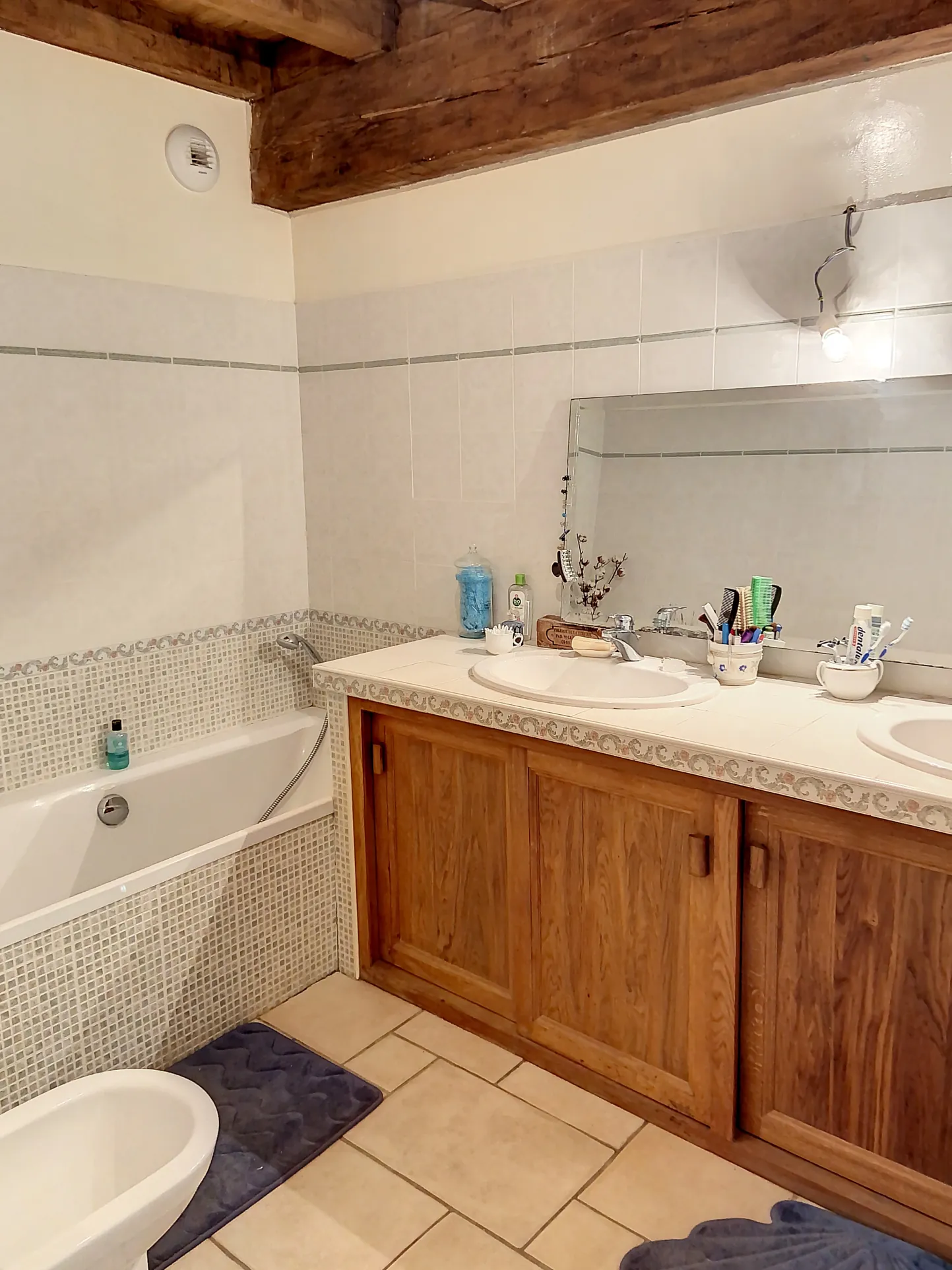 Belle maison en pierre de 150 m² avec gîte et terrain à Bourrou 