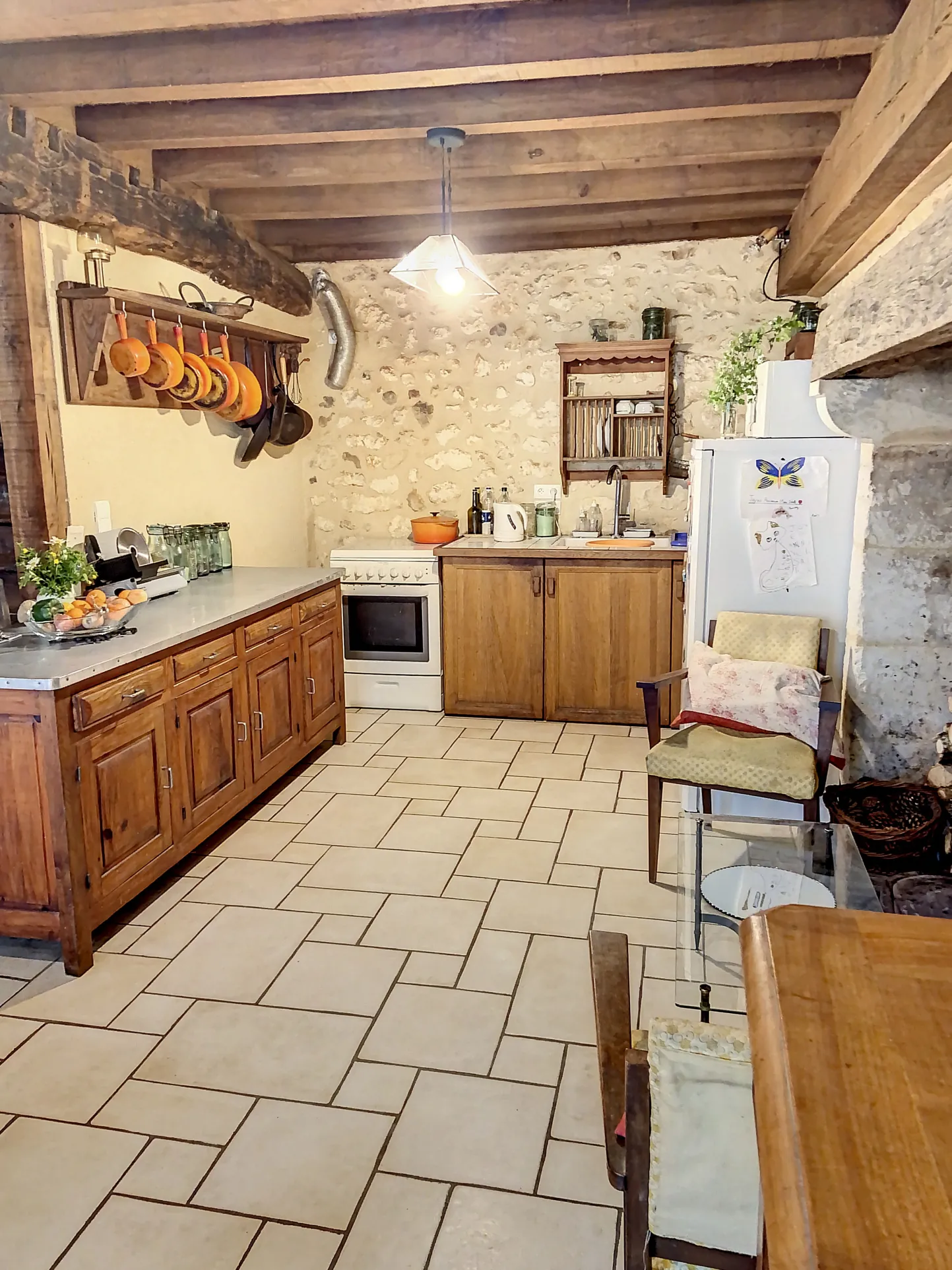 Belle maison en pierre de 150 m² avec gîte et terrain à Bourrou 