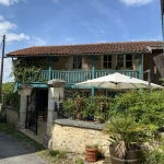 Belle maison en pierre de 150 m² avec gîte et terrain à Bourrou