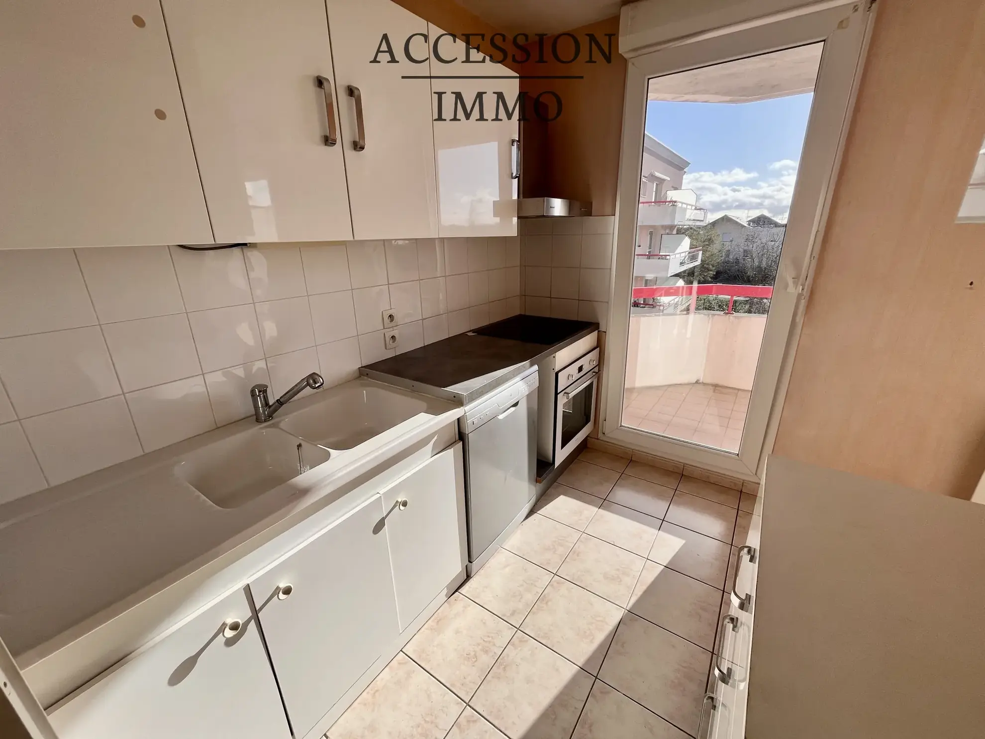 Appartement T3 à Dijon Toison d'Or avec terrasse, cave et garage – Bon état 