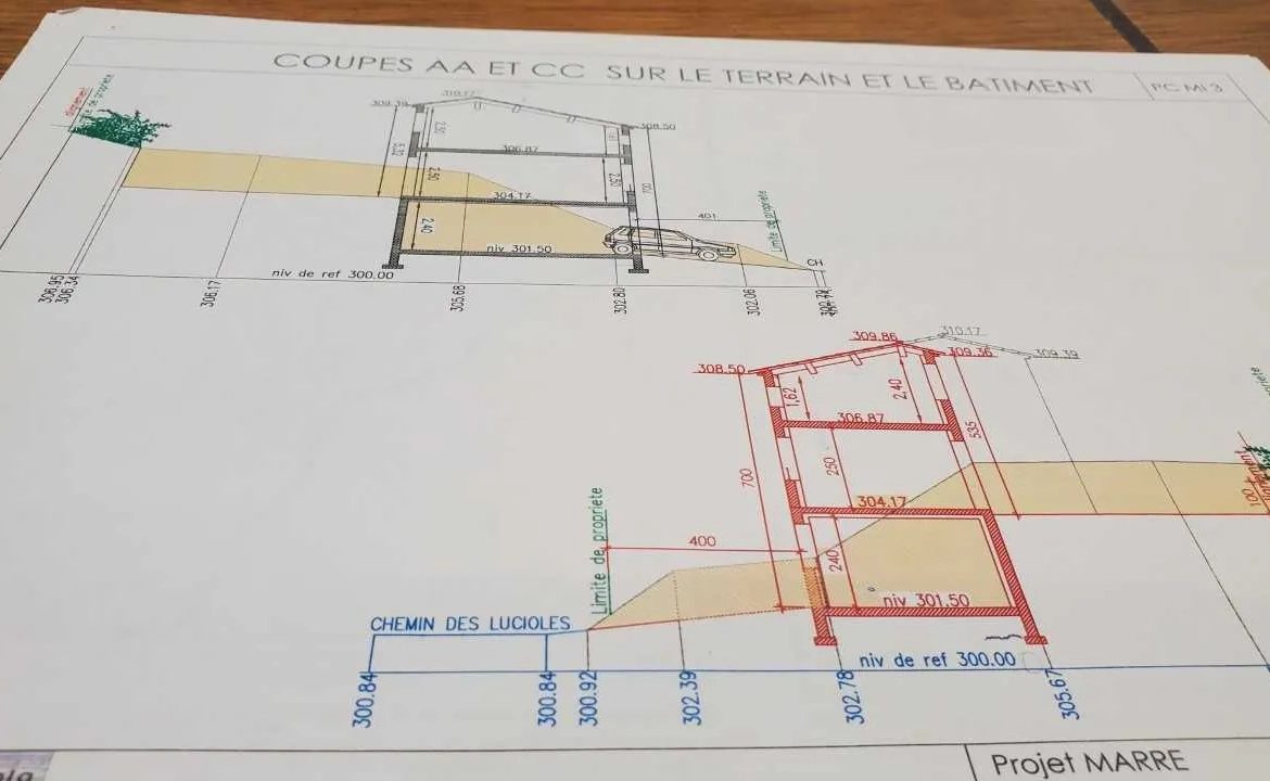 Terrain constructible de 640 m² à Bar-sur-Loup avec permis de construire 