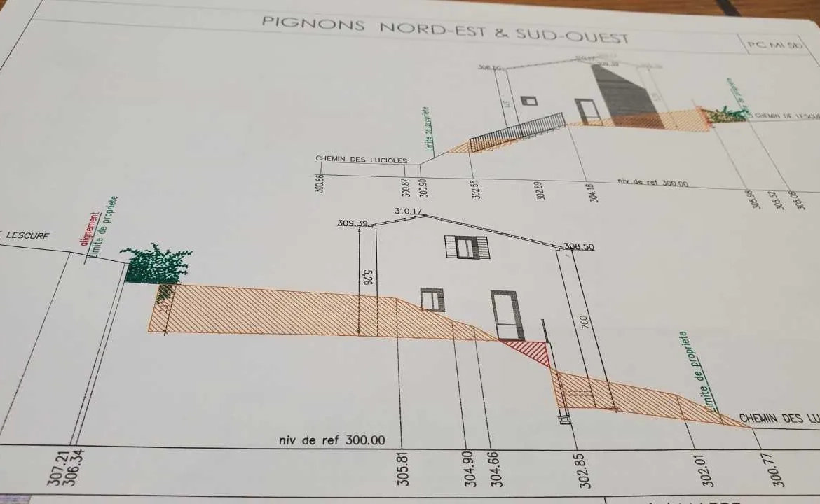 Terrain constructible de 640 m² à Bar-sur-Loup avec permis de construire 