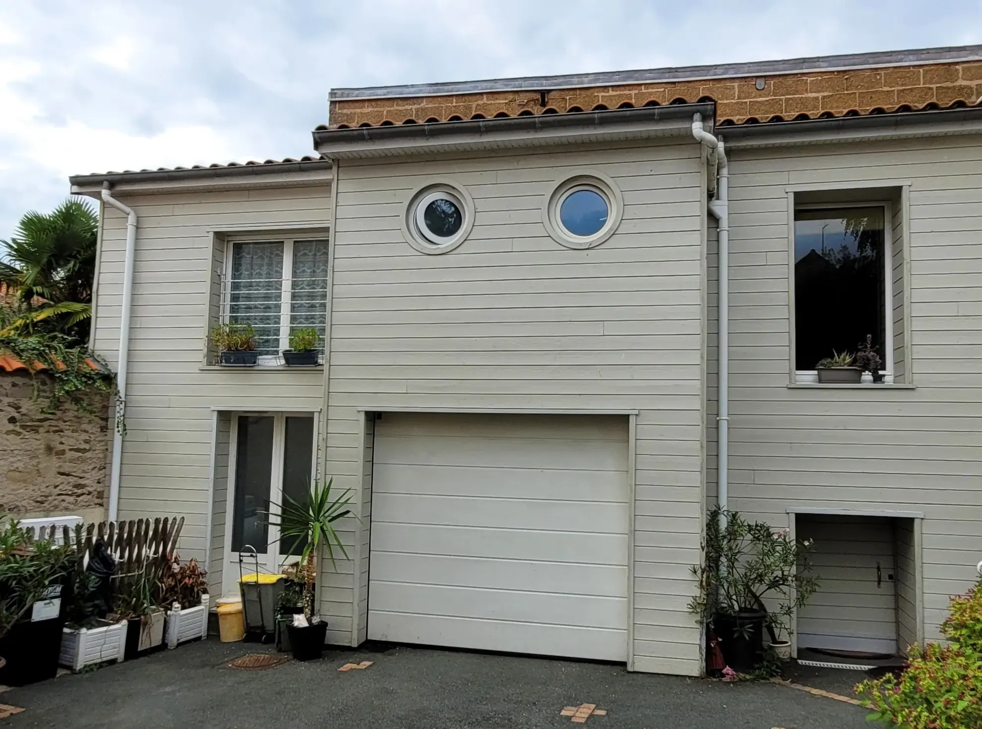 Maison 180 m² avec dépendance à Vihiers, centre-ville, terrain de 360 m² 