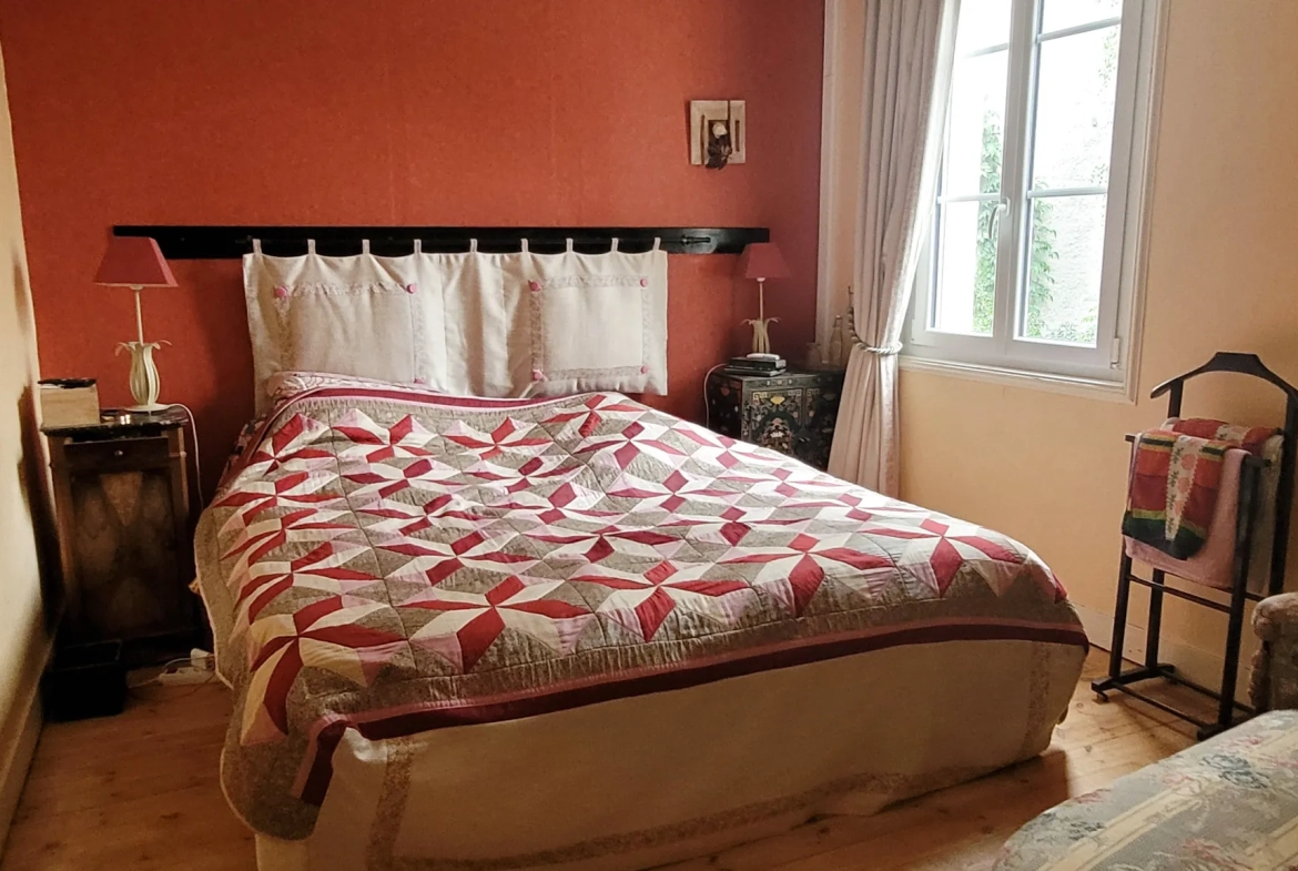 Maison 180 m² avec dépendance à Vihiers, centre-ville, terrain de 360 m² 