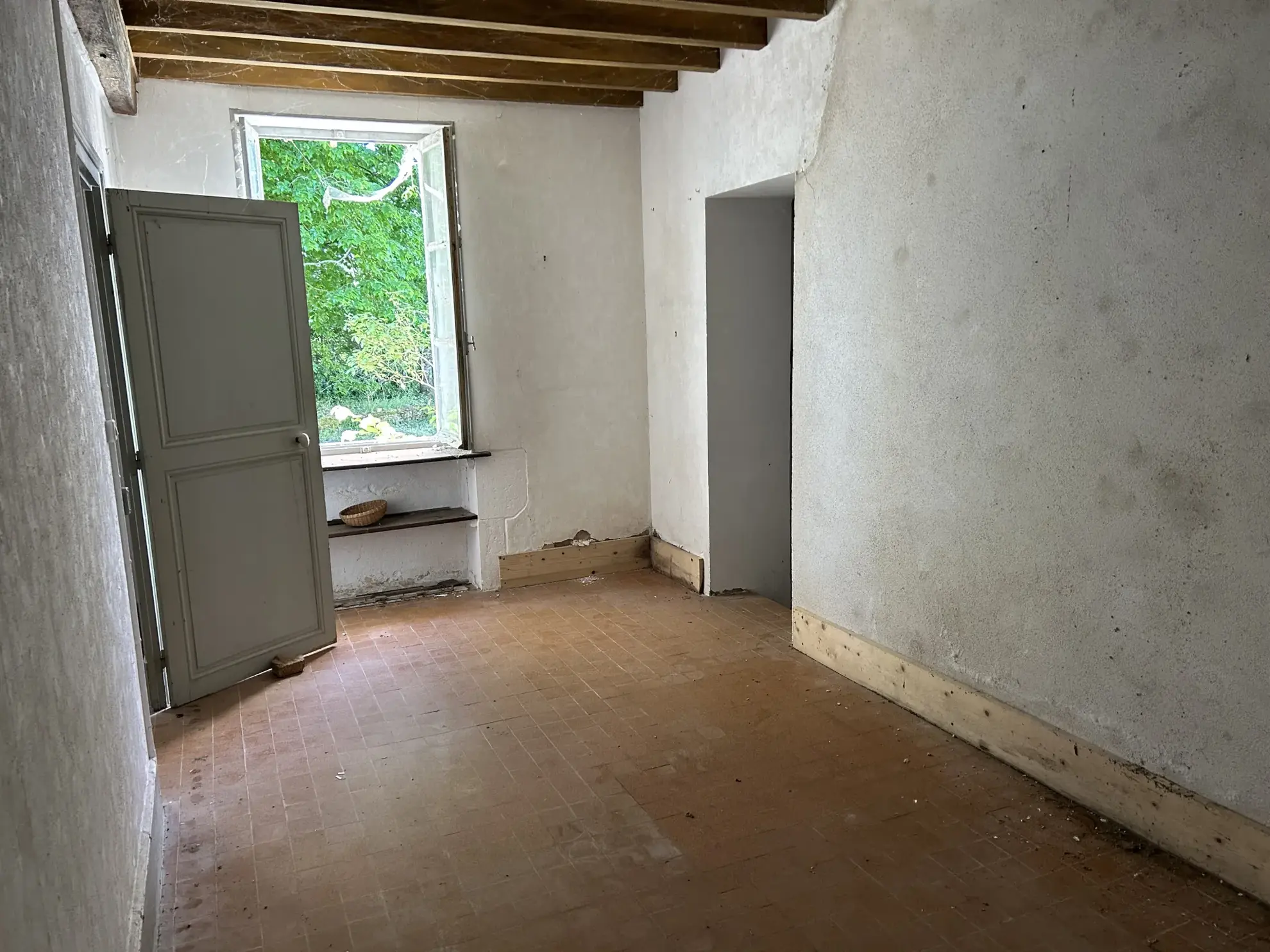 Maison à rénover avec grange et vue imprenable à Lurcy le Bourg 