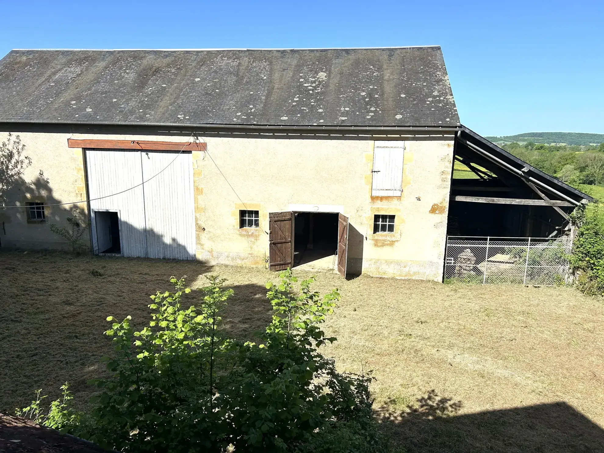 Maison à rénover avec grange et vue imprenable à Lurcy le Bourg 