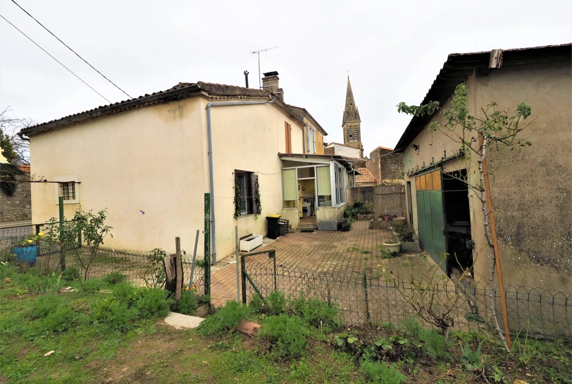 Maison 4 chambres avec jardin et garages à Gontaud de Nogaret 