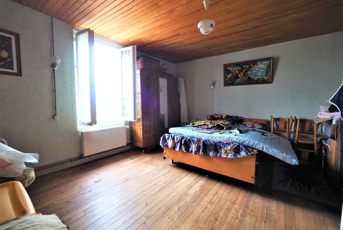 Maison 4 chambres avec jardin et garages à Gontaud de Nogaret 