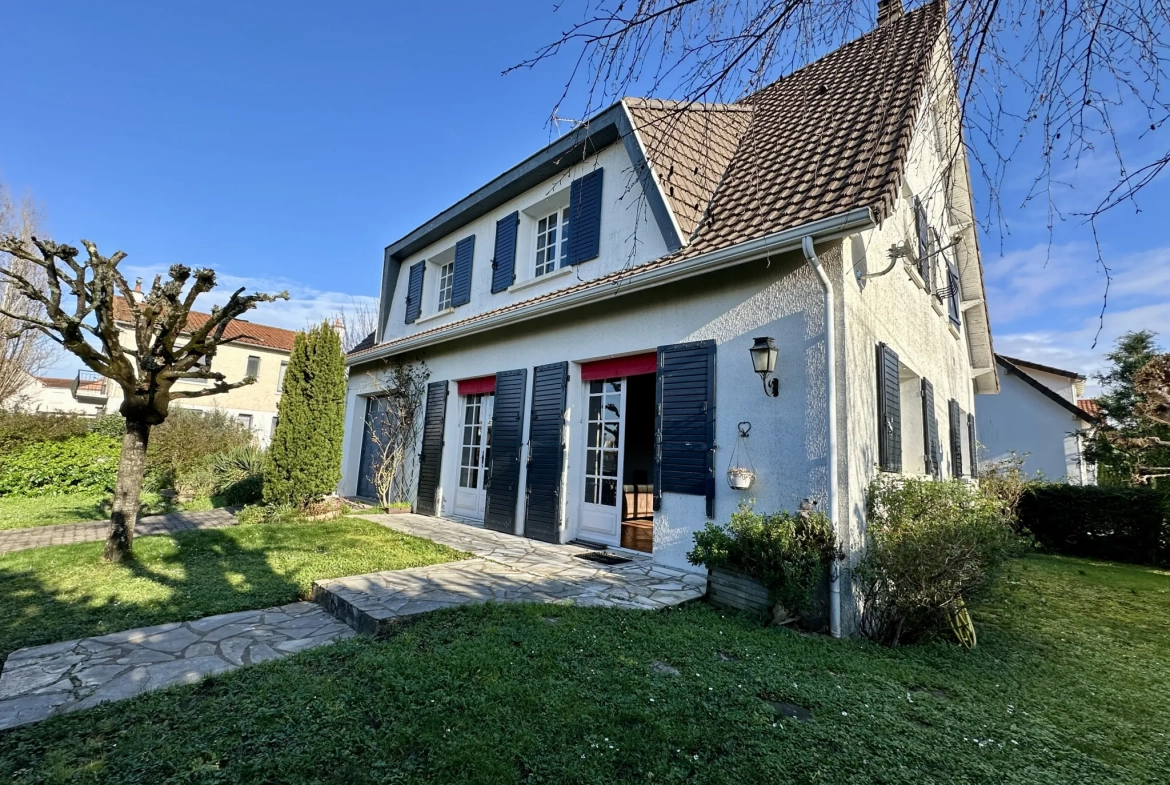 Maison de caractère à Niort, 5 chambres, jardin clos, quartier Clou Bouchet 