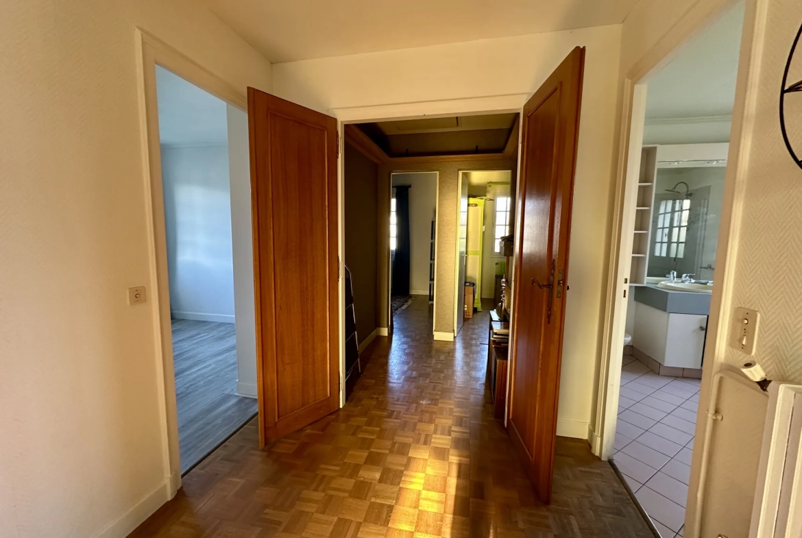 Maison de caractère à Niort, 5 chambres, jardin clos, quartier Clou Bouchet 